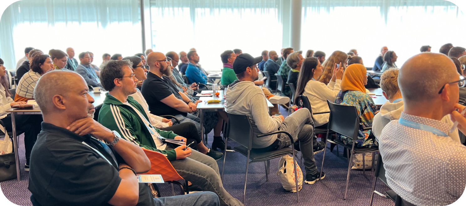 Agile newcomers and seasoned practitioners together at a seminar