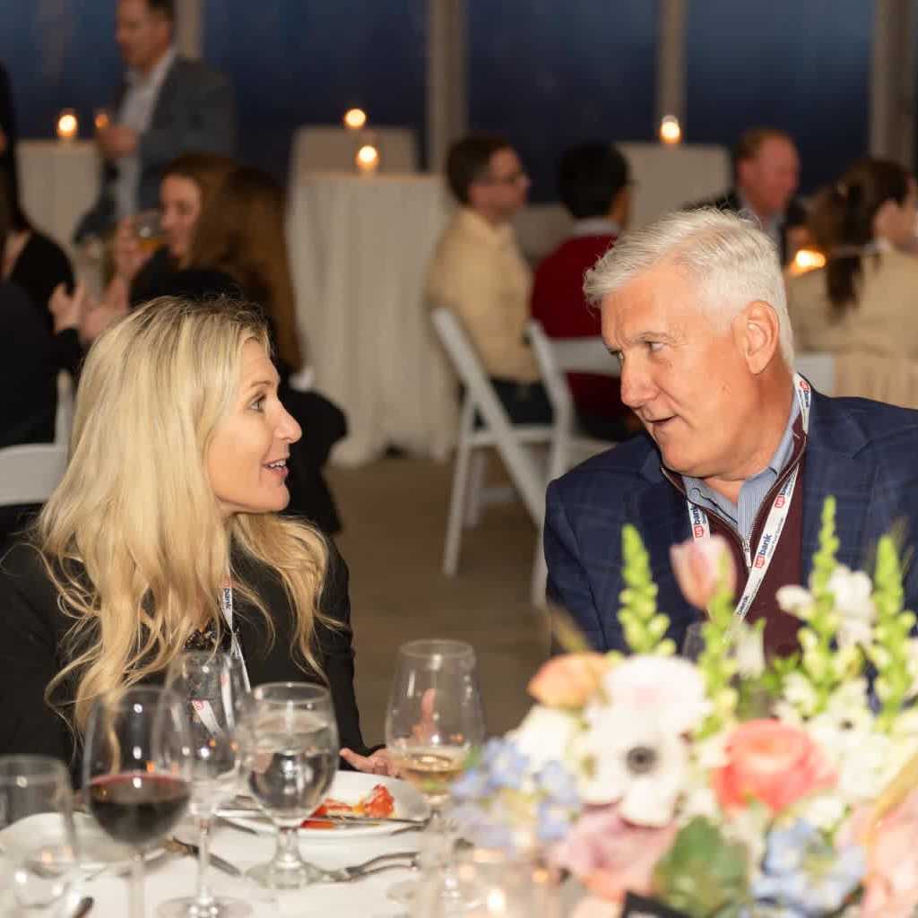 Conversation between attendees at the Hedge Fund Billion Dollar Leaders Summit